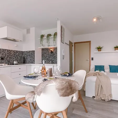 아파트 New Studio 2 Minutes Walking From The 미들케르케
