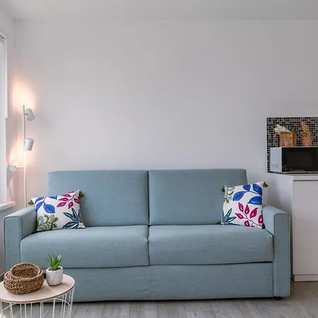 New Studio 2 Minutes Walking From The 미들케르케
